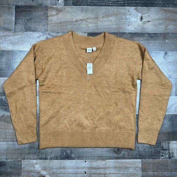 Gap Women’s Small V Neck Knit Sweater Tan Long Sleeve Relaxed Fit Pullover NWT - Picture 1 of 5